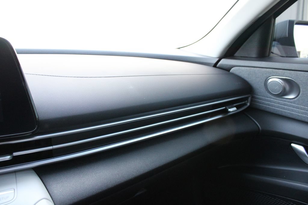 Used 2023 Hyundai Elantra Limited FWD image 19