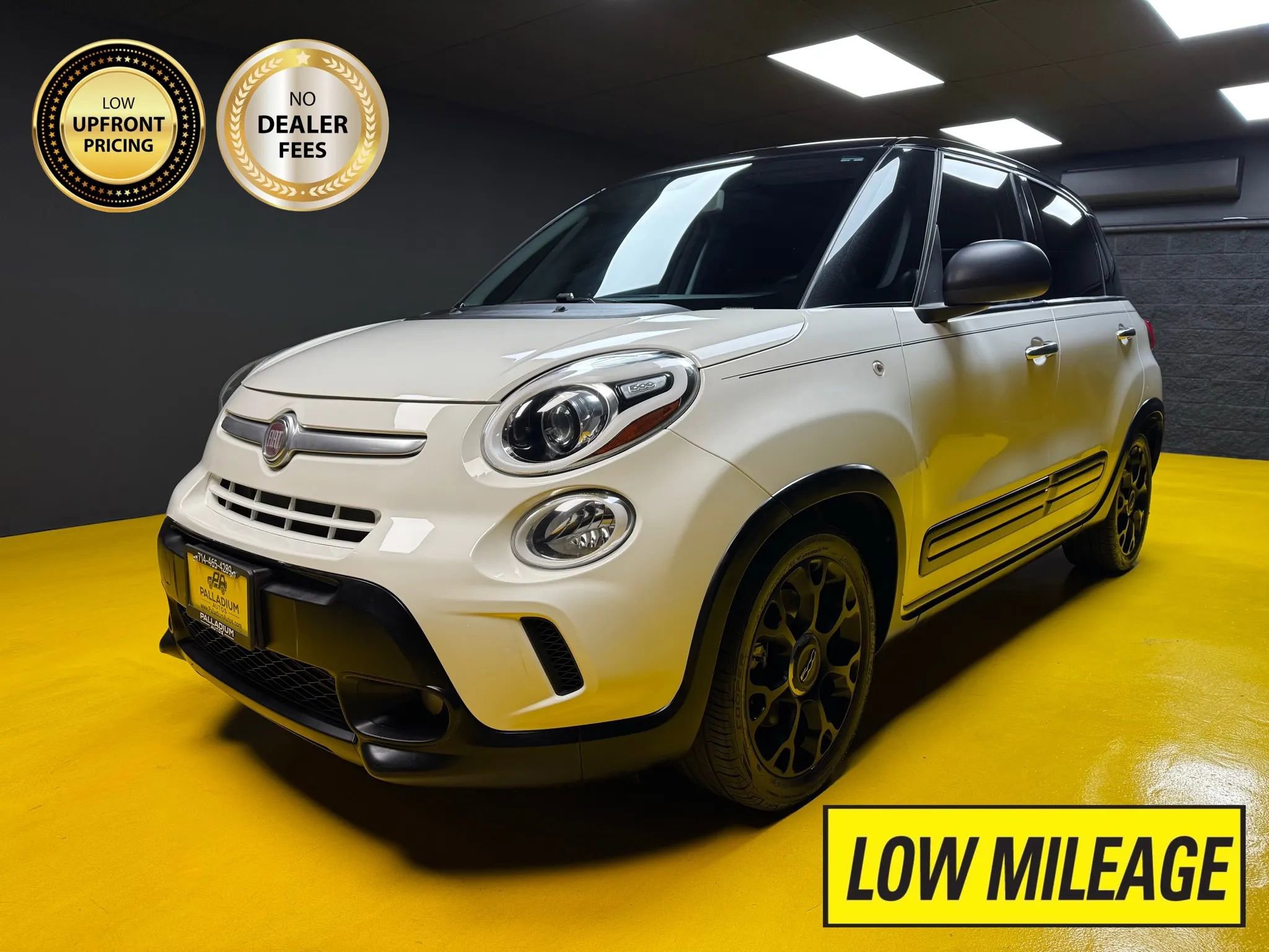 Used 2017 FIAT 500L Trekking w/ Dual-Pane Sunroof Package FWD image 1
