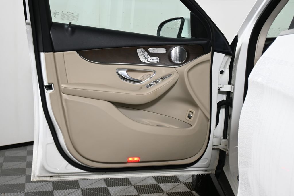 Used 2019 Mercedes-Benz GLC 300 4MATIC image 29