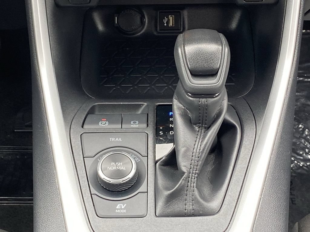 Certified 2025 Toyota RAV4 XLE AWD/4WD image 33