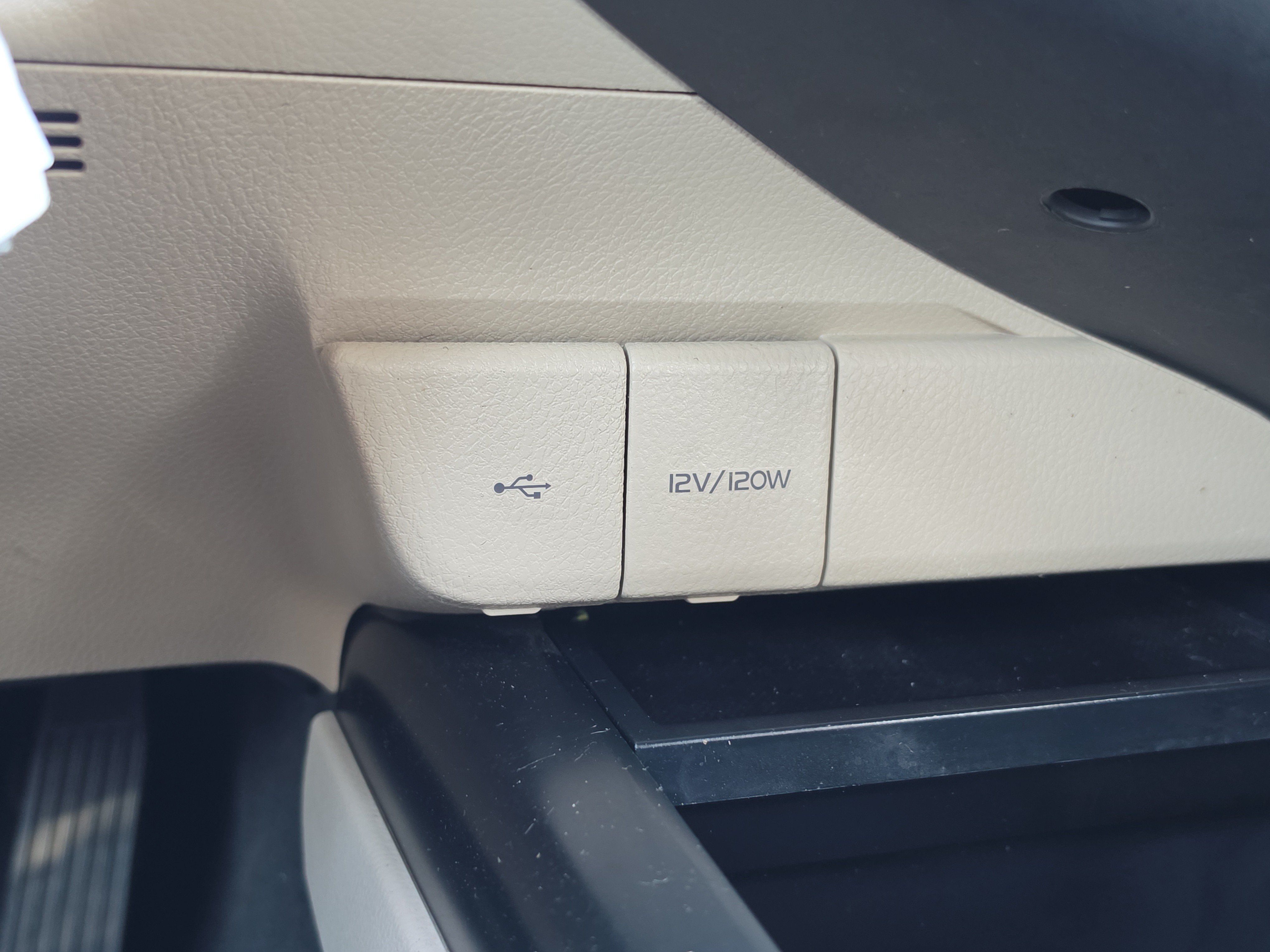 Used 2020 Toyota Camry LE FWD image 29