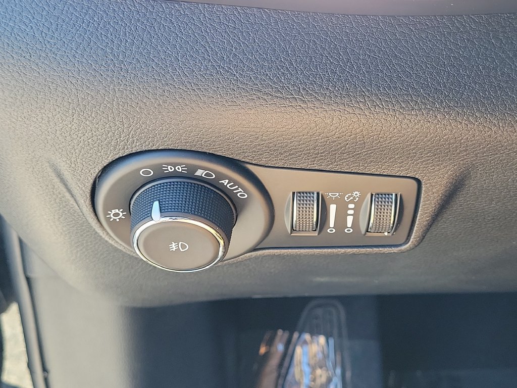 Used 2024 Jeep Compass Latitude AWD/4WD image 26