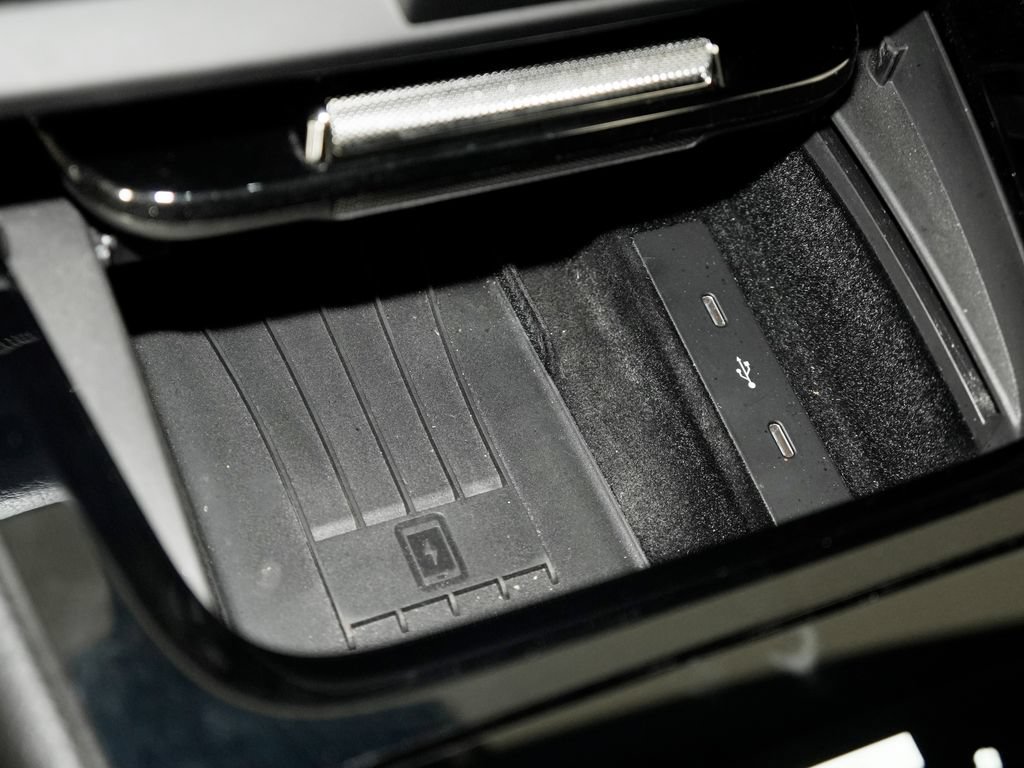 Certified 2024 Porsche Cayenne AWD/4WD image 35