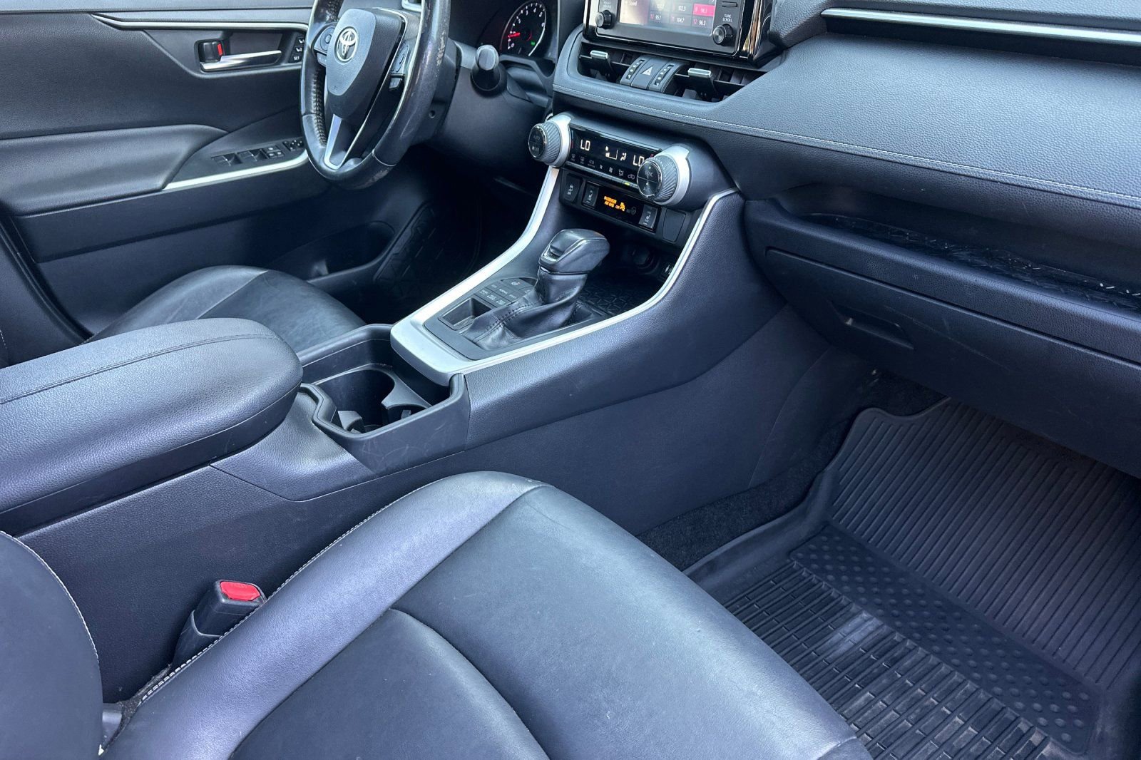 Used 2019 Toyota RAV4 XLE Premium w/ Cold Weather Package AWD/4WD image 13
