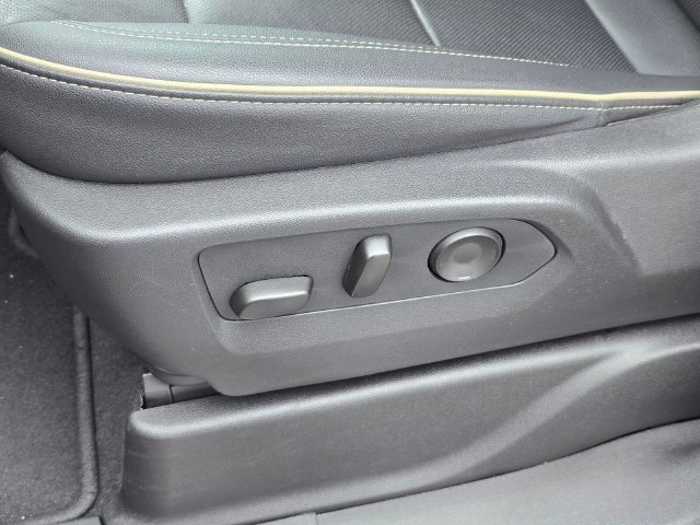 Used 2025 Chevrolet Suburban Premier AWD/4WD image 22