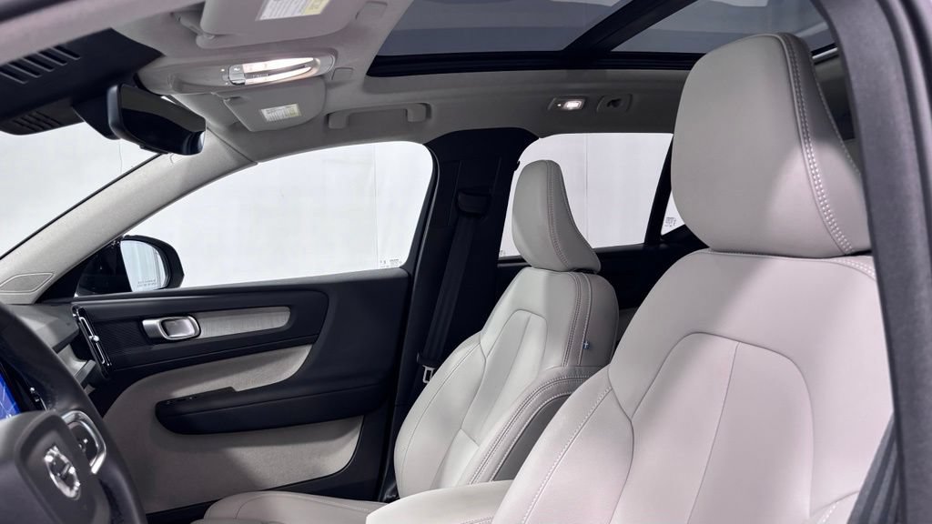 Certified 2026 Volvo XC40 B5 Plus AWD/4WD image 12