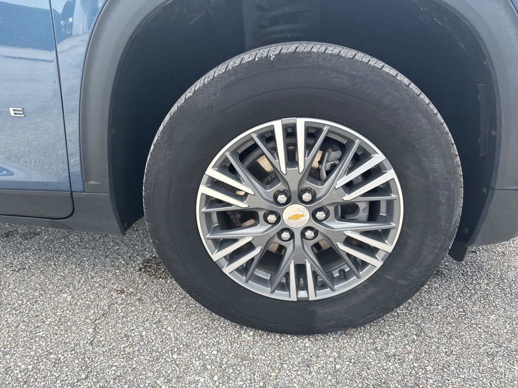 Used 2025 Chevrolet Traverse LT image 18