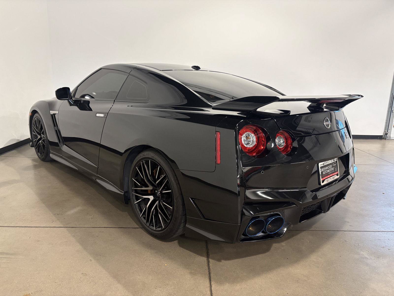 Used 2024 Nissan GT-R Premium w/ Premium Interior Package AWD/4WD image 6