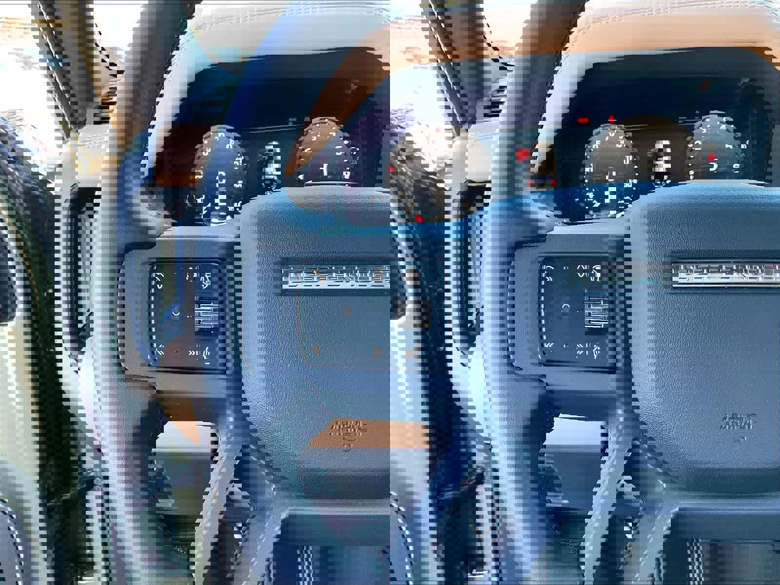 Used 2025 Land Rover Defender 110 X-Dynamic SE image 19