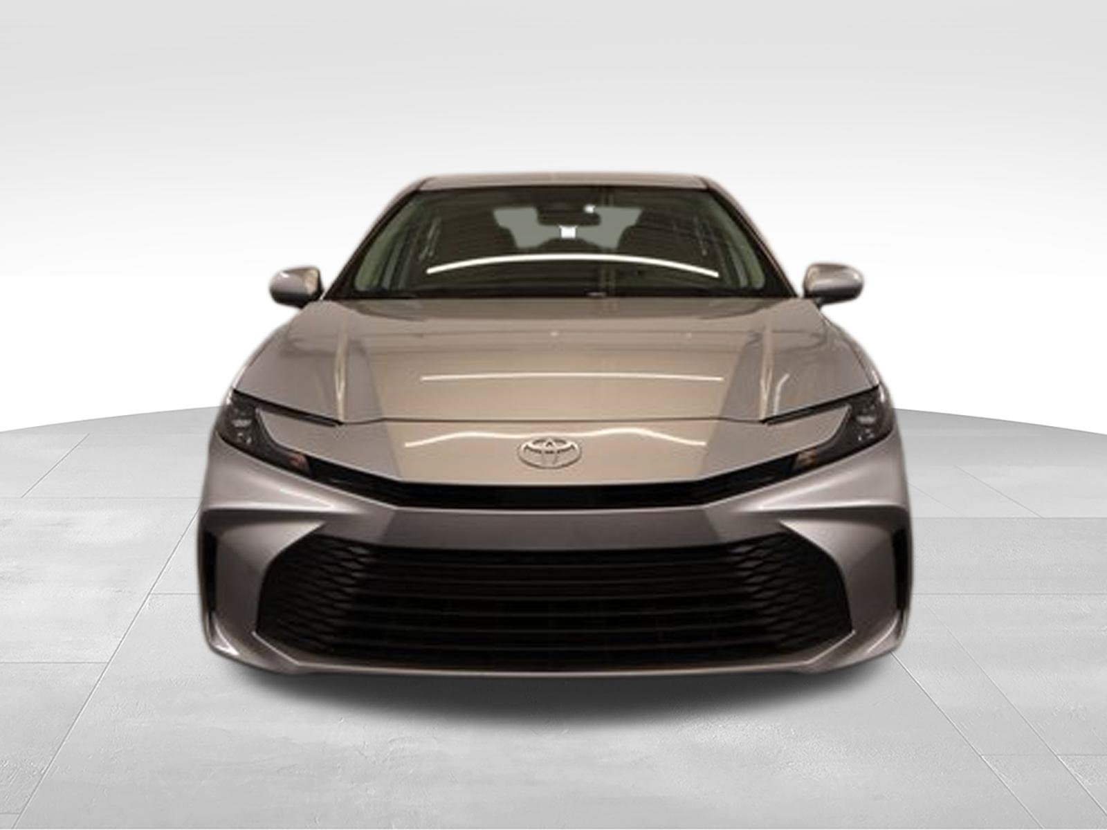 Used 2025 Toyota Camry LE FWD image 6