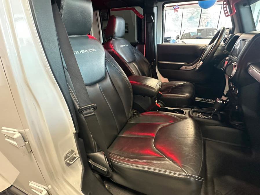 Used 2015 Jeep Wrangler Unlimited Rubicon AWD/4WD image 38