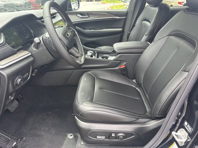 New 2026 Jeep Grand Cherokee Limited w/ Limited Altitude Package AWD/4WD image 9