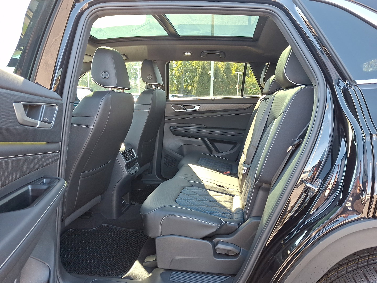 New 2026 Volkswagen Atlas Cross Sport SEL Premium R-Line image 6