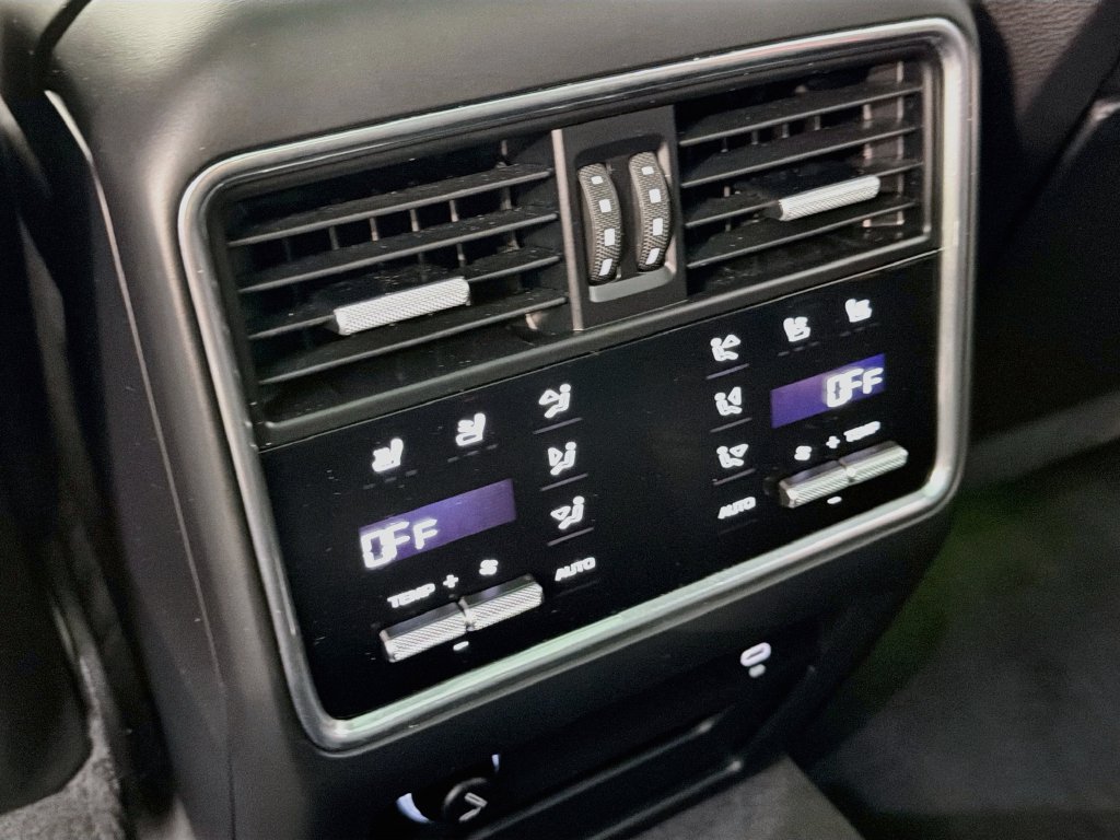 Used 2023 Porsche Cayenne Turbo AWD/4WD image 27