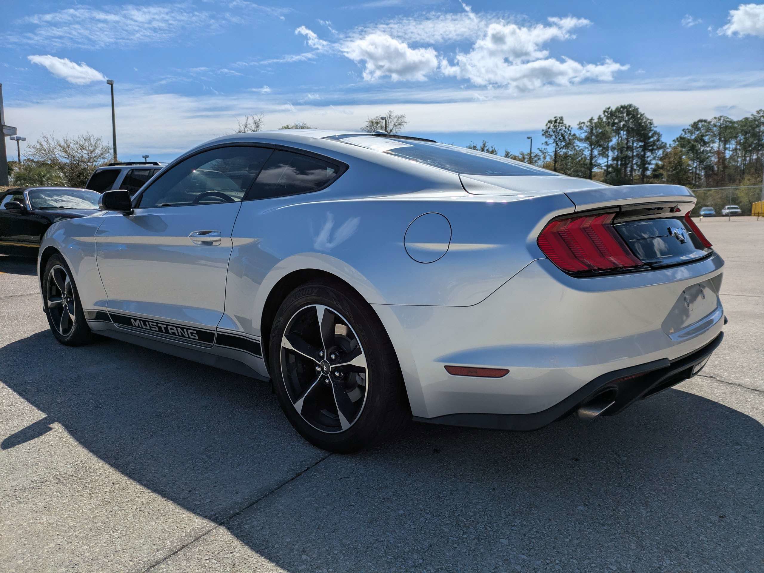 Used 2019 Ford Mustang EcoBoost image 6