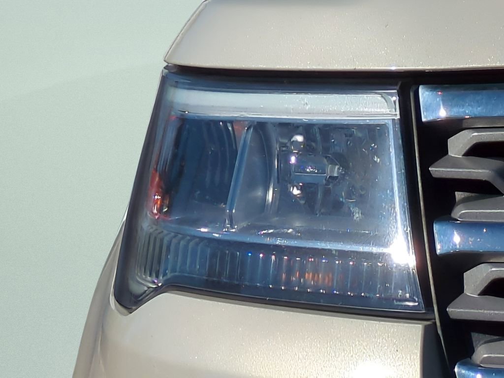 Used 2018 Ford Explorer XLT w/ Equipment Group 202A image 10