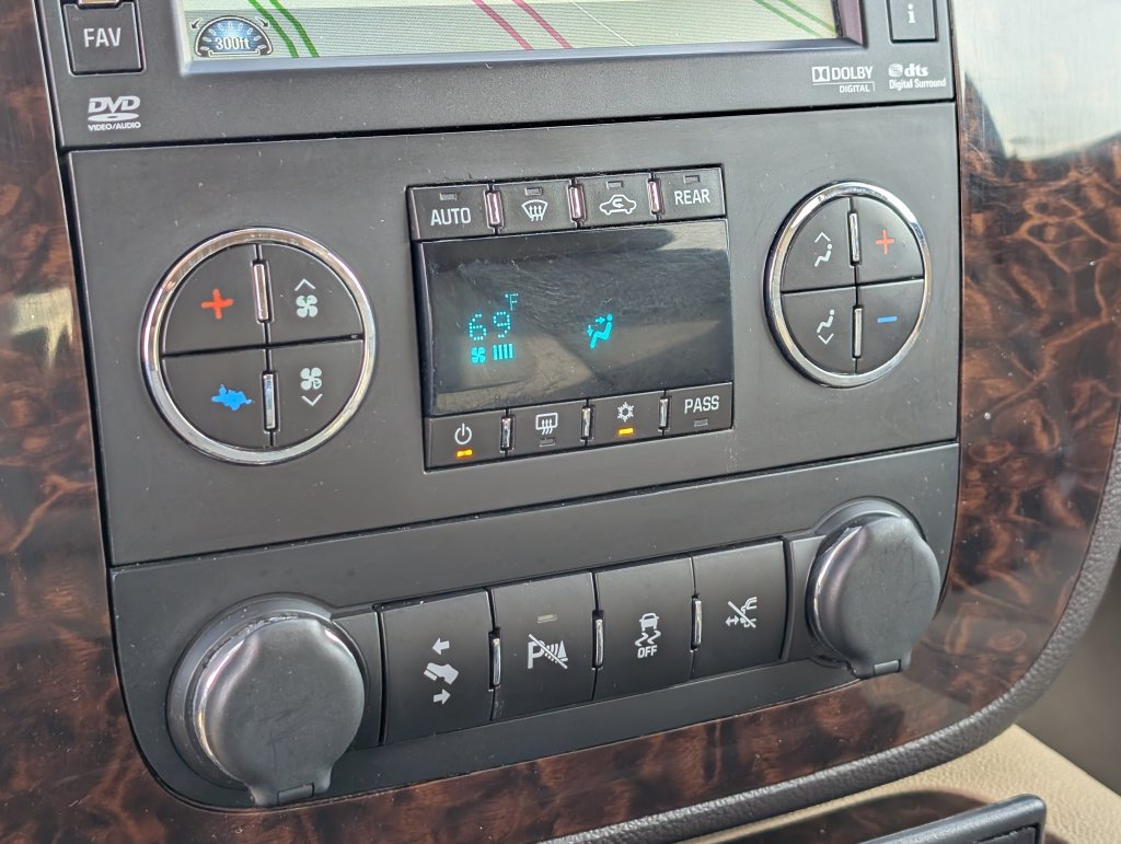Used 2014 GMC Yukon Denali AWD/4WD image 29