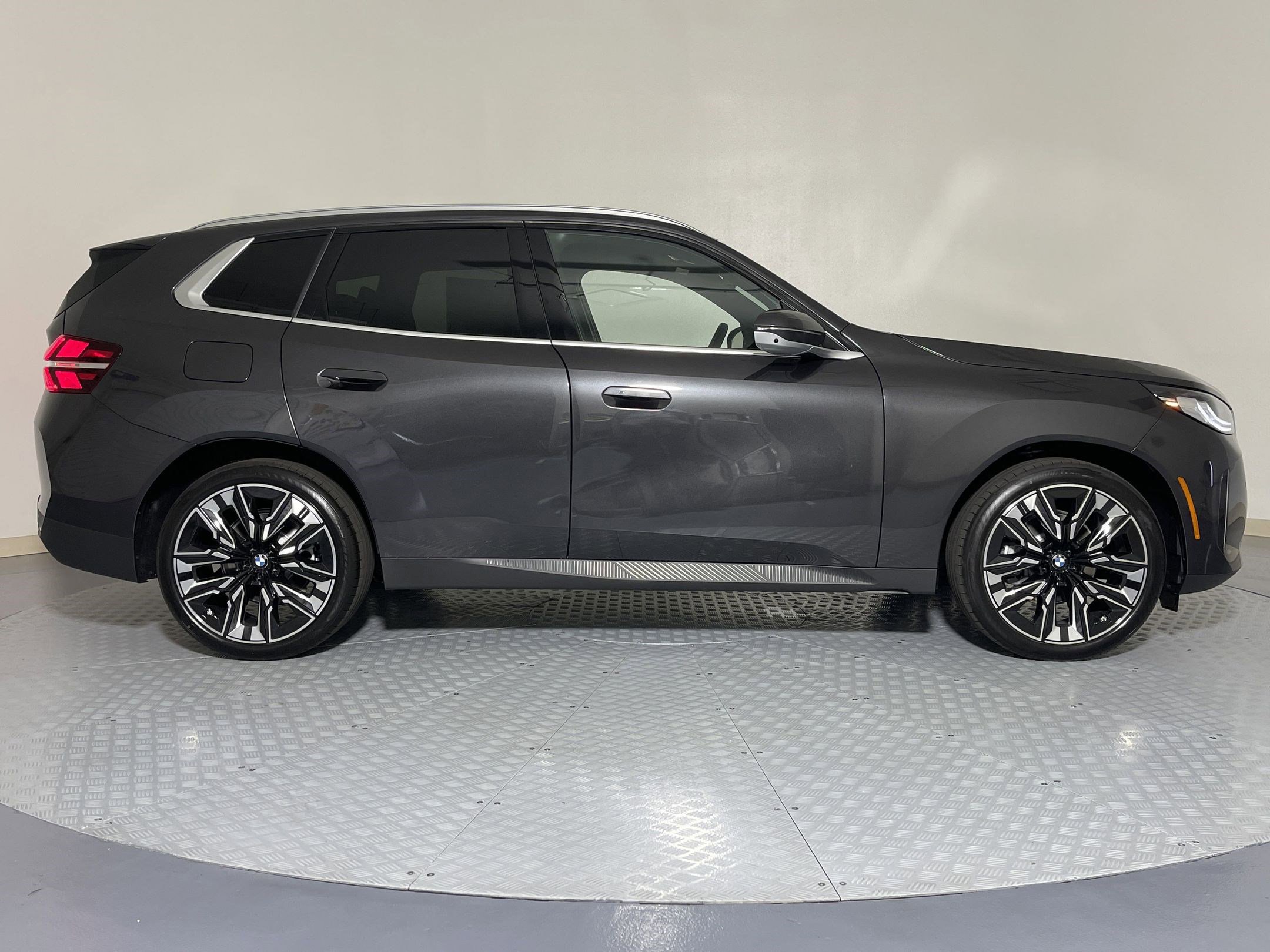 Used 2025 BMW X3 xDrive30i w/ Premium Package image 8