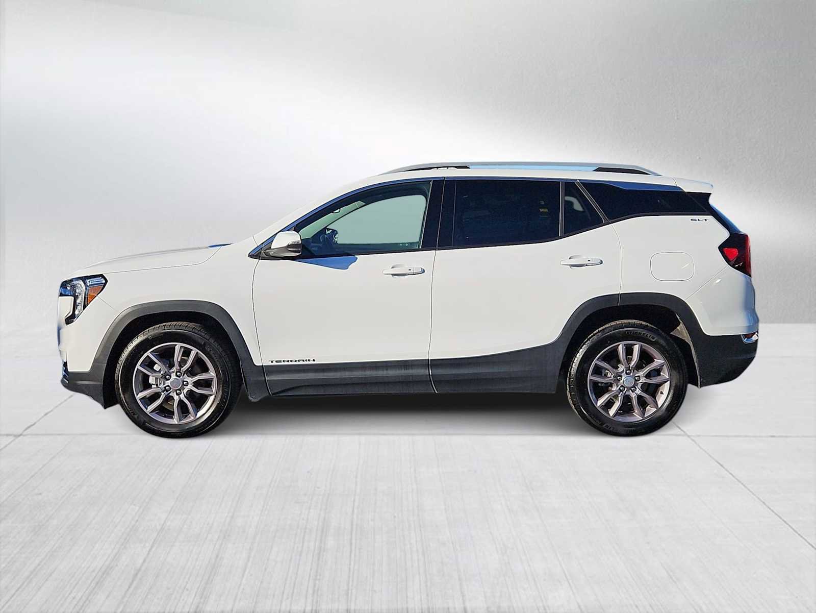 Used 2024 GMC Terrain SLT image 5