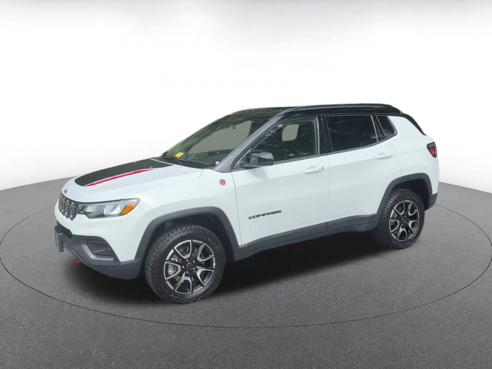 Used 2025 Jeep Compass Trailhawk image 8