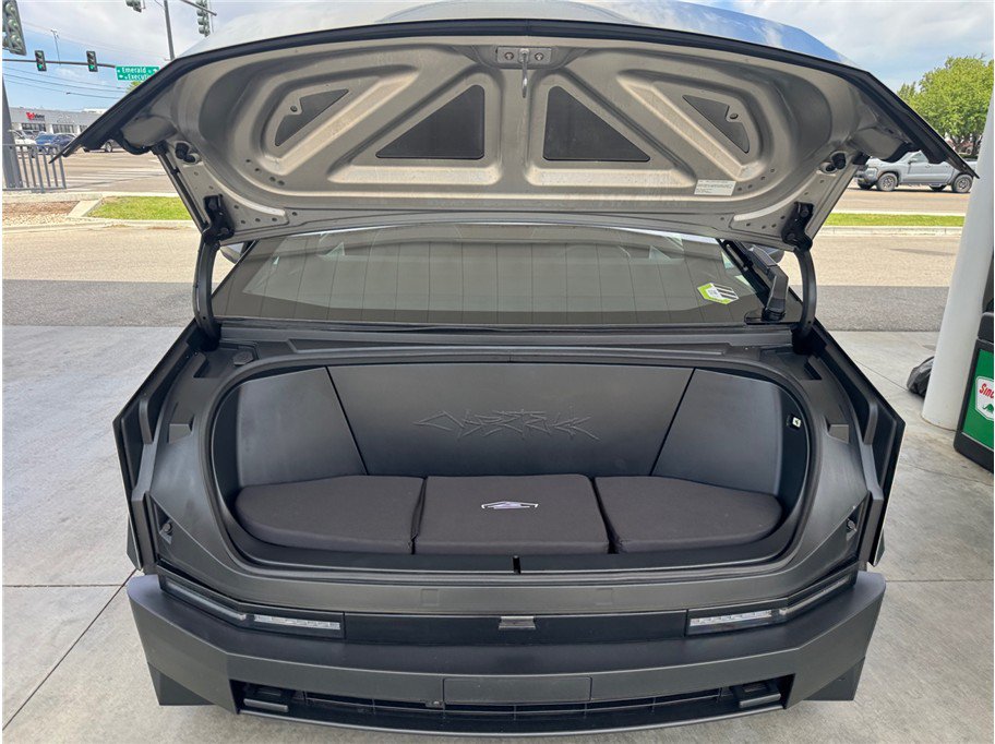 Used 2024 Tesla Cybertruck AWD Crew Cab image 16