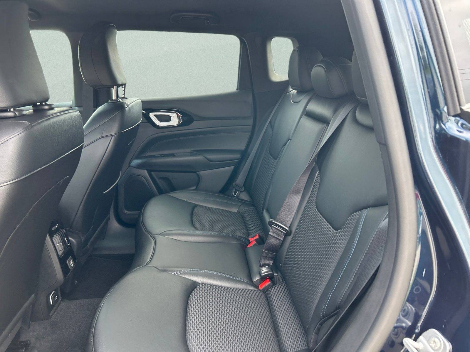 New 2026 Jeep Compass Latitude AWD/4WD image 12