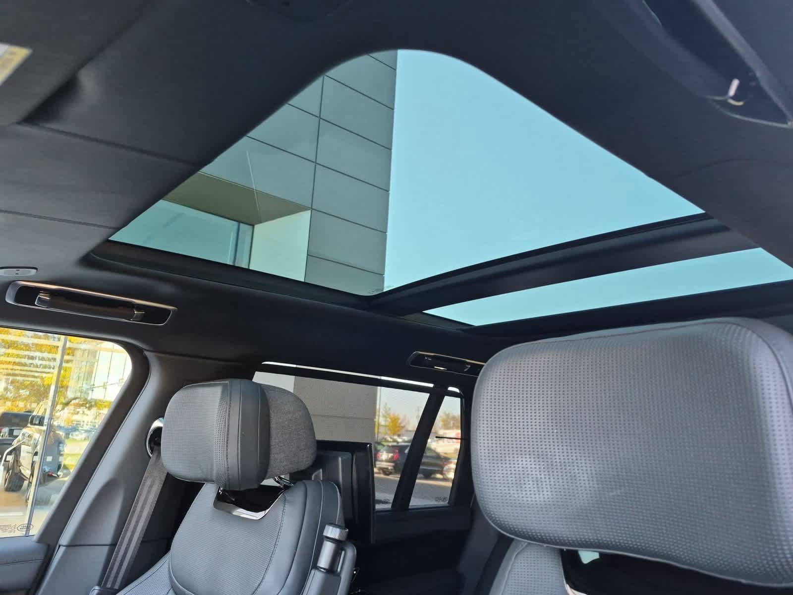 Used 2023 Land Rover Range Rover SV AWD/4WD image 19