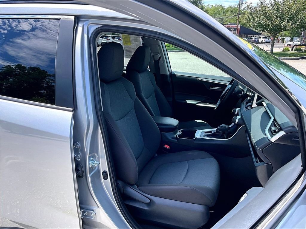 Used 2025 Toyota RAV4 XLE AWD/4WD image 11