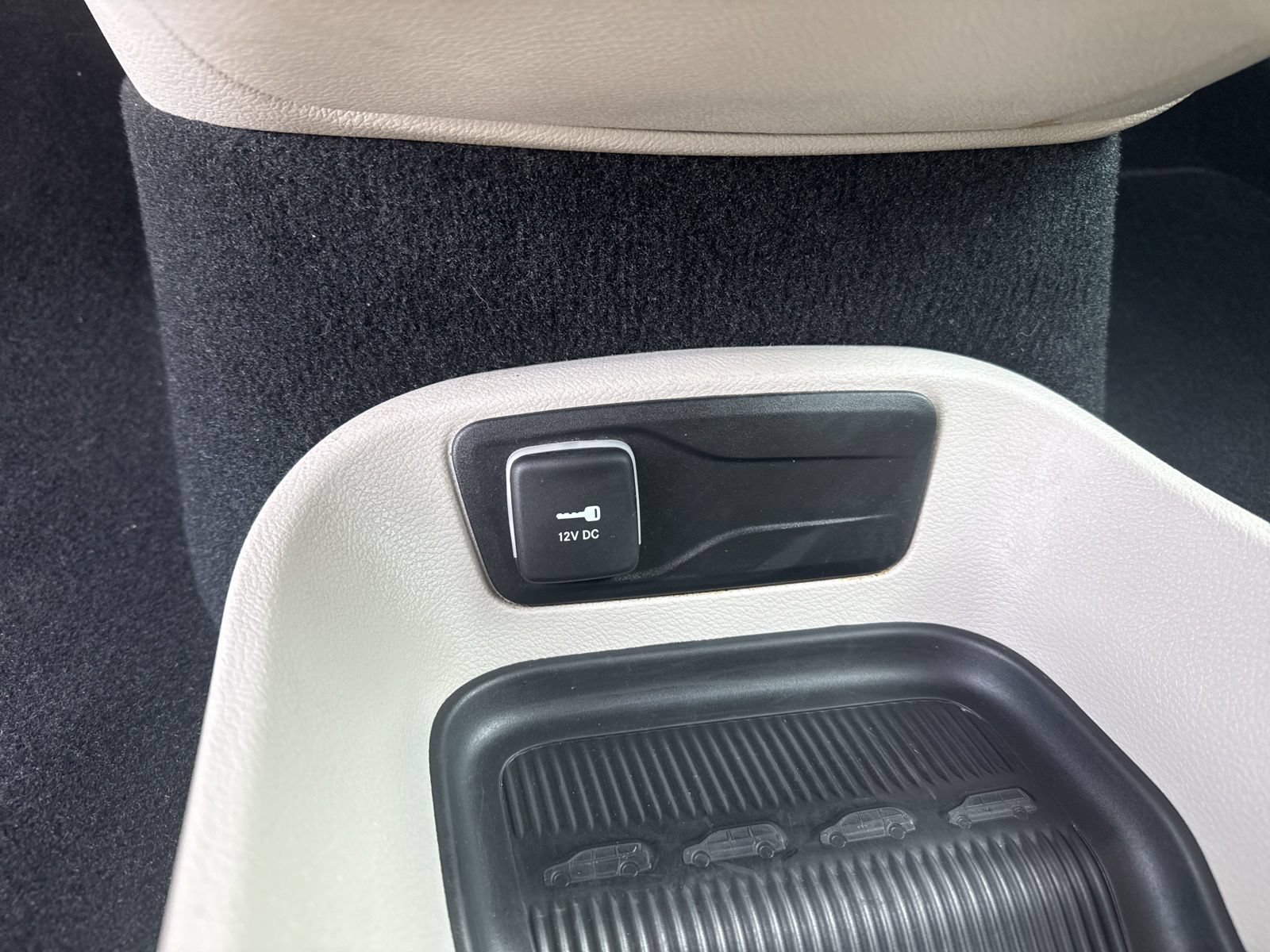 Used 2024 Chrysler Pacifica Limited FWD image 28