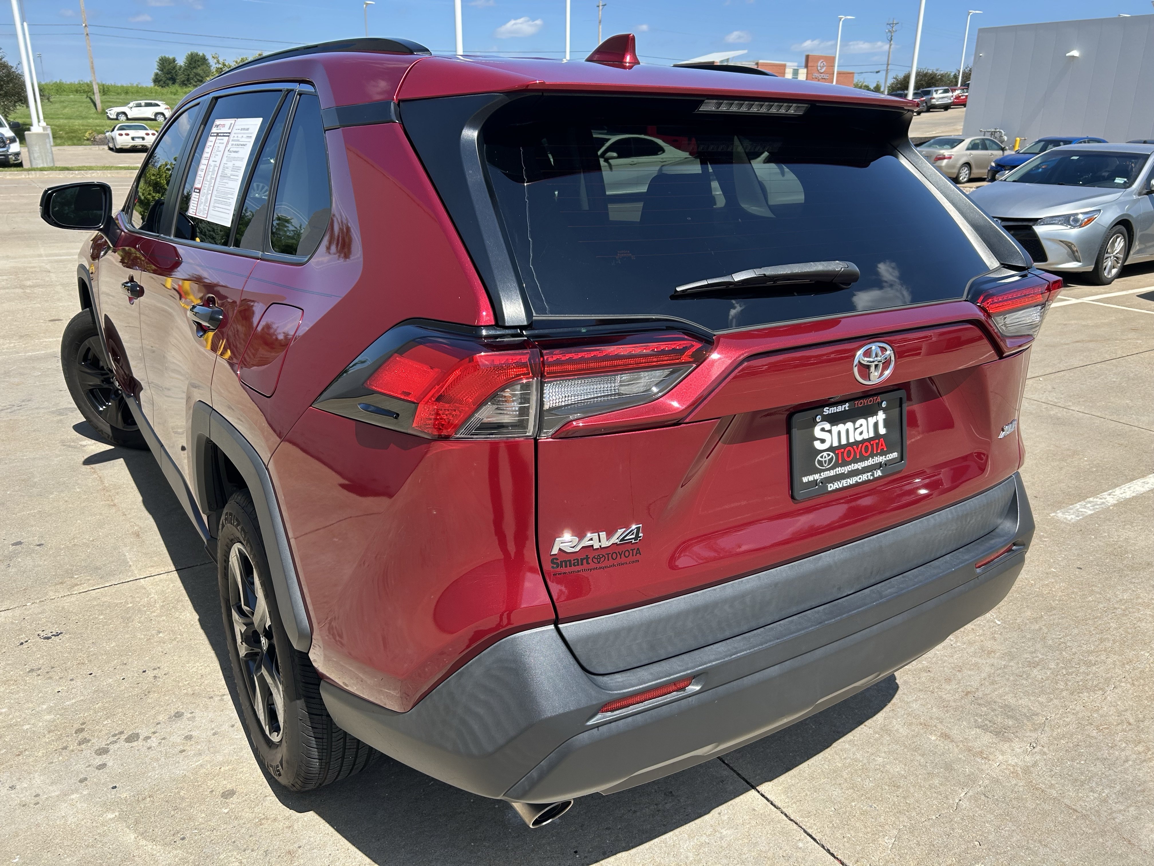 Used 2020 Toyota RAV4 XLE FWD image 4