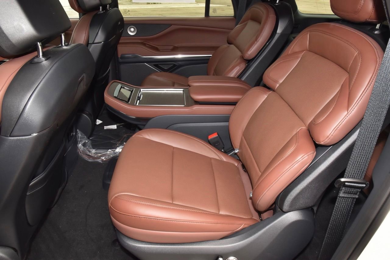 New 2026 Lincoln Navigator L Reserve AWD/4WD image 14