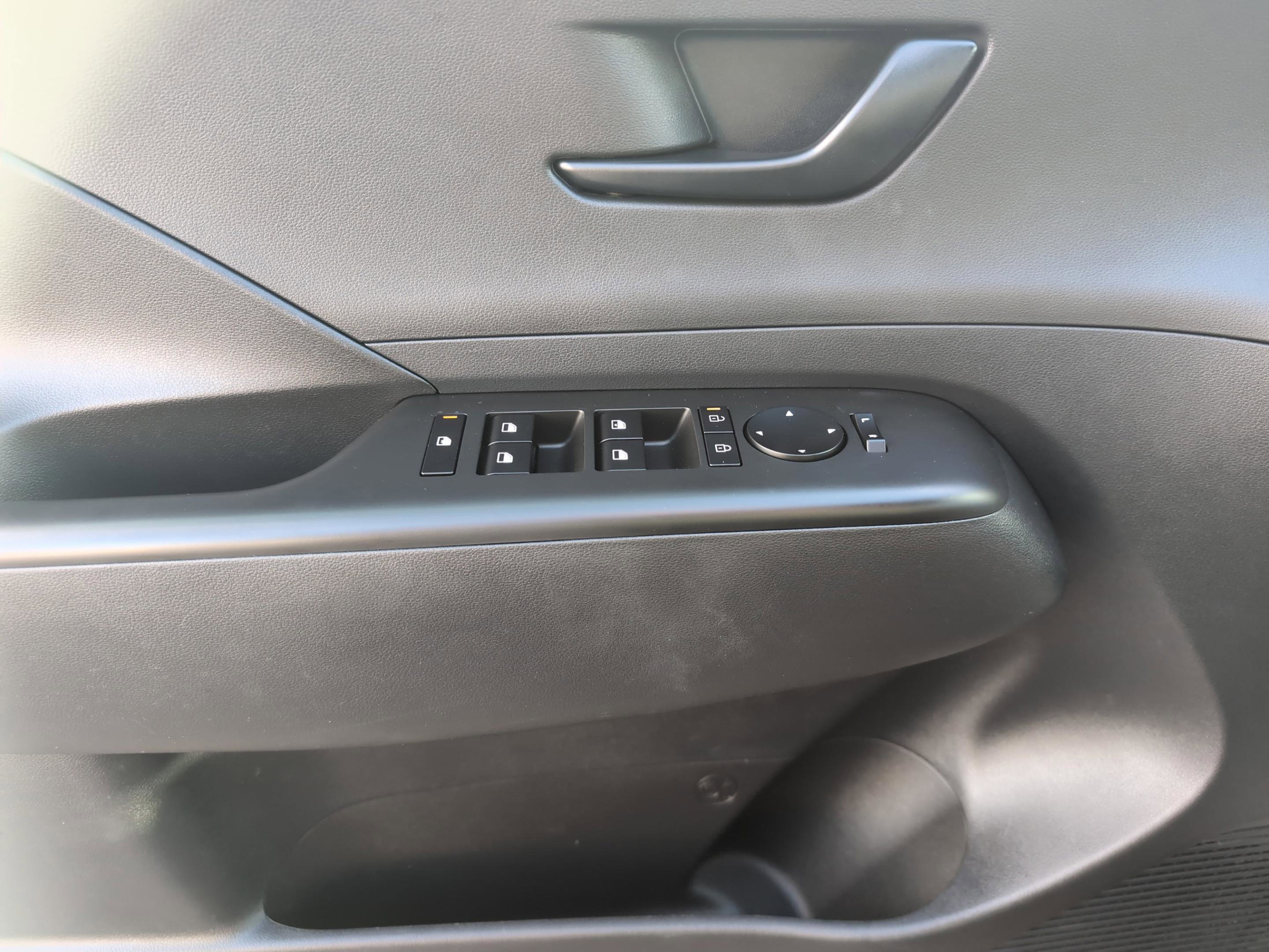 Used 2025 Hyundai Kona SEL image 15