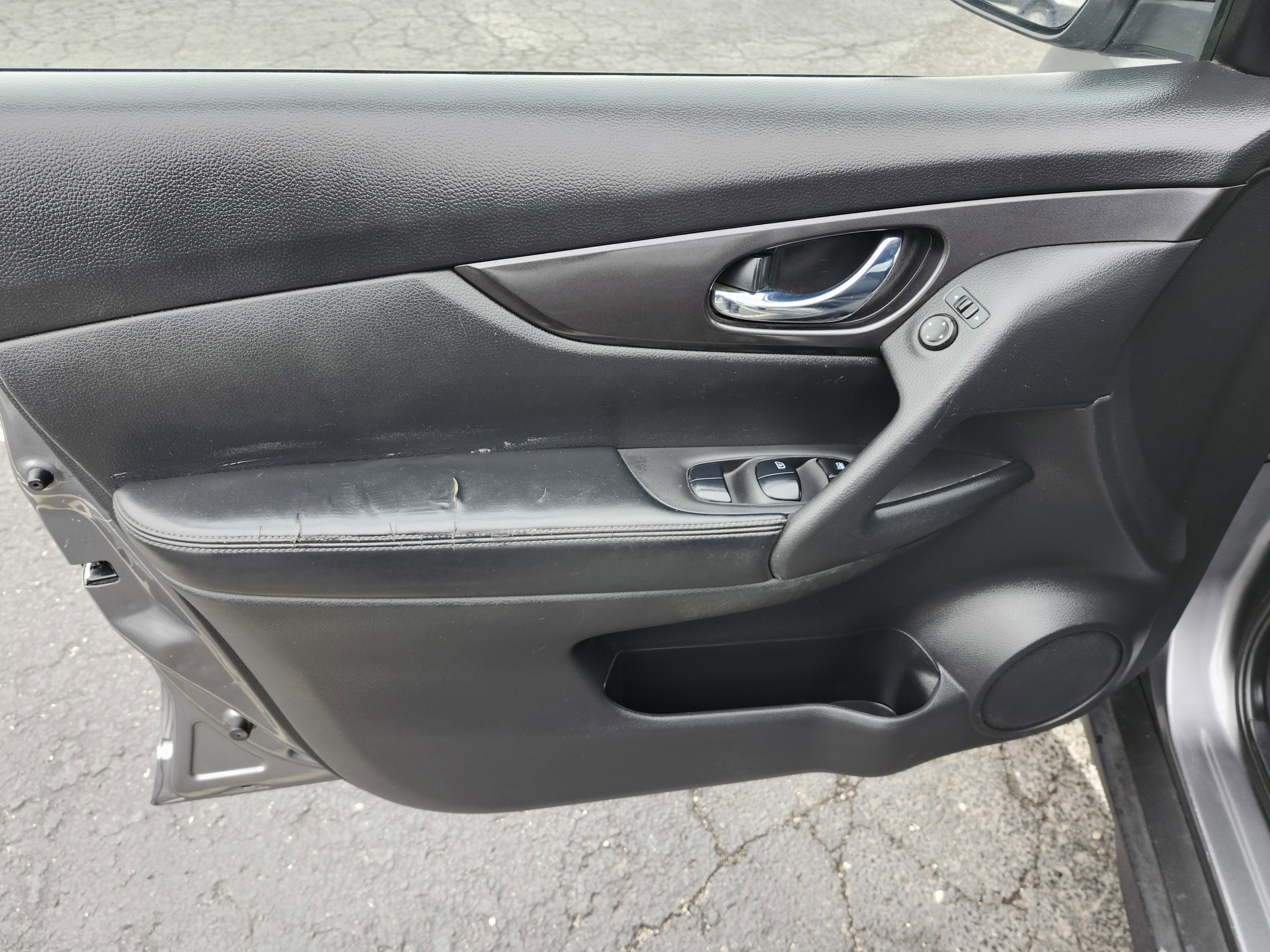 Used 2020 Nissan Rogue SV image 27