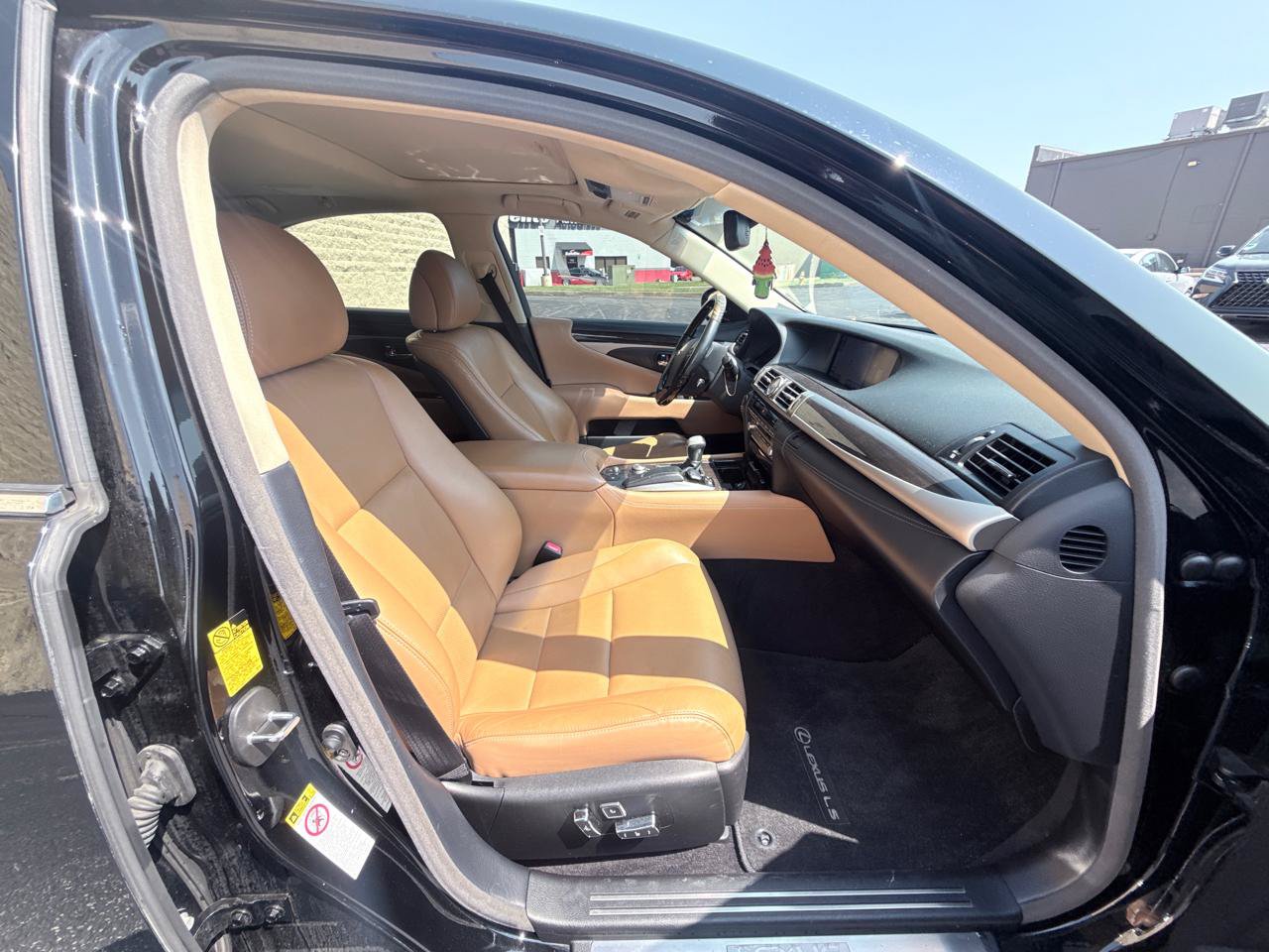 Used 2014 Lexus LS 460 AWD w/ Comfort Package image 11