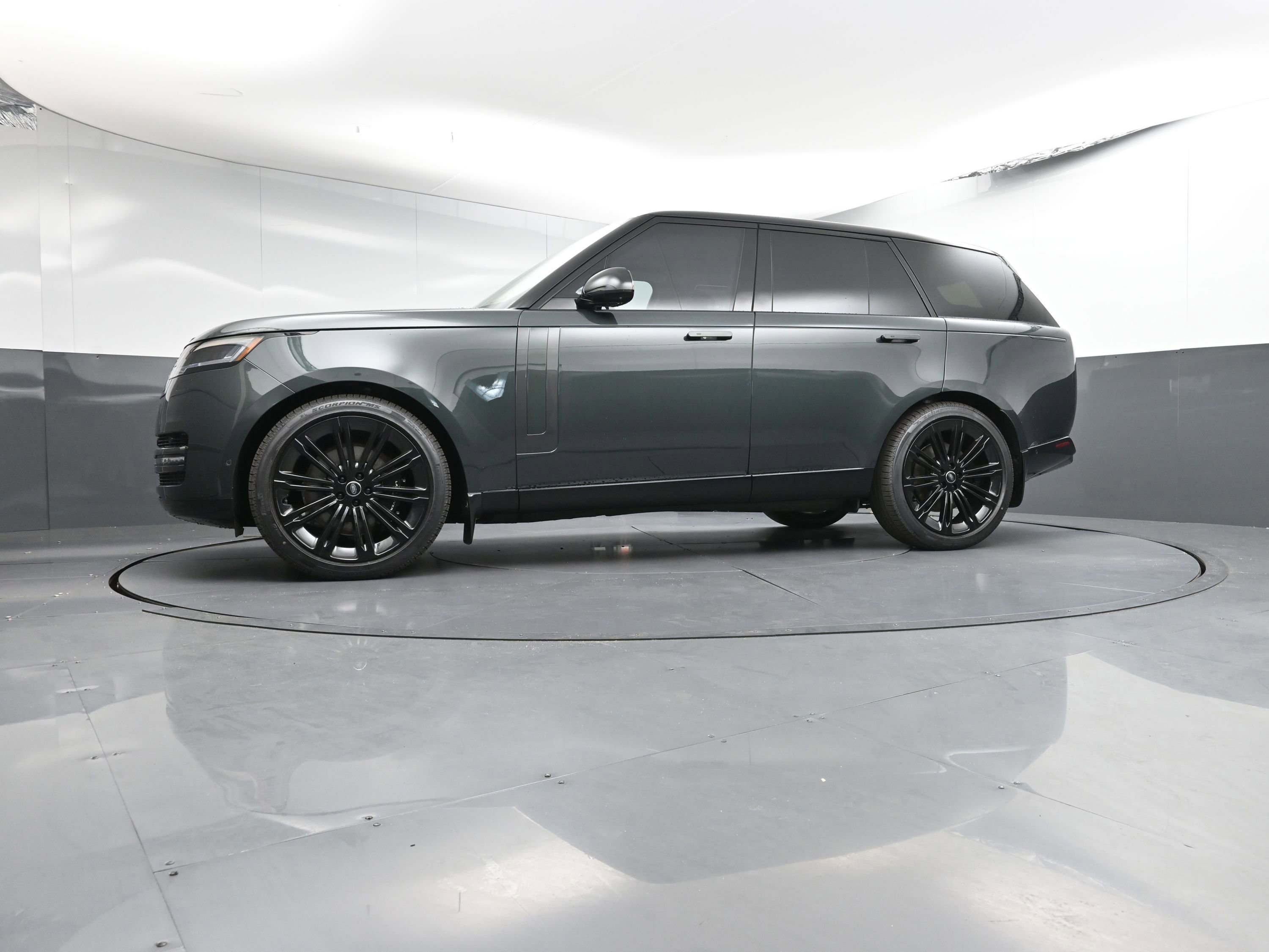 New 2025 Land Rover Range Rover SE image 28