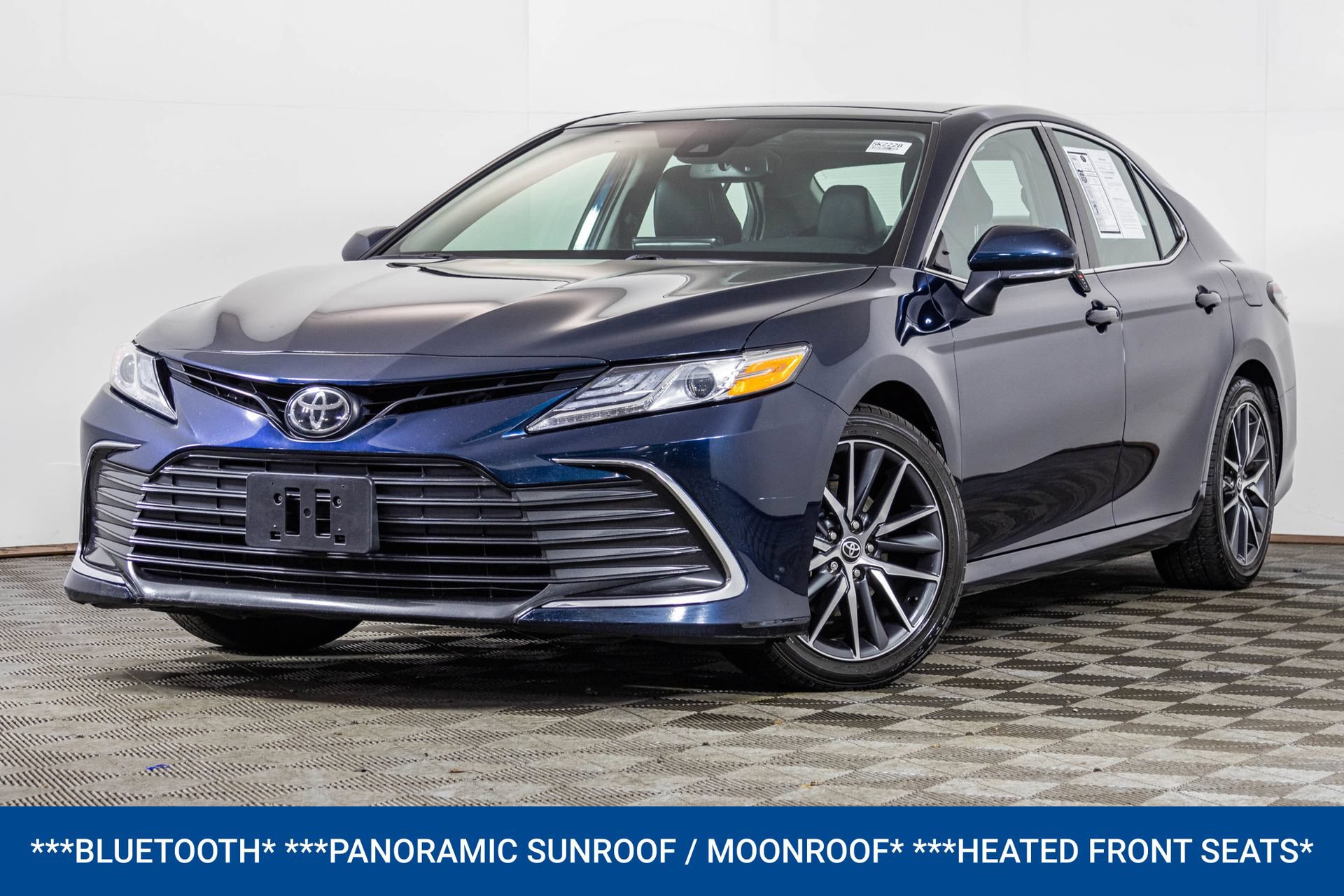 Used 2021 Toyota Camry XLE FWD image 2