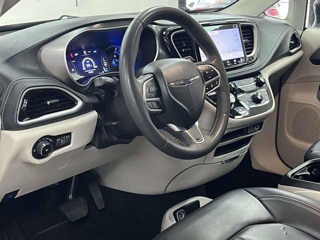 Used 2023 Chrysler Pacifica Touring-L FWD image 14