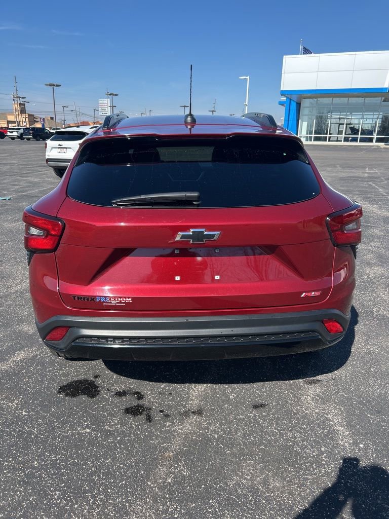 Used 2024 Chevrolet Trax RS w/ Sunroof Package image 9