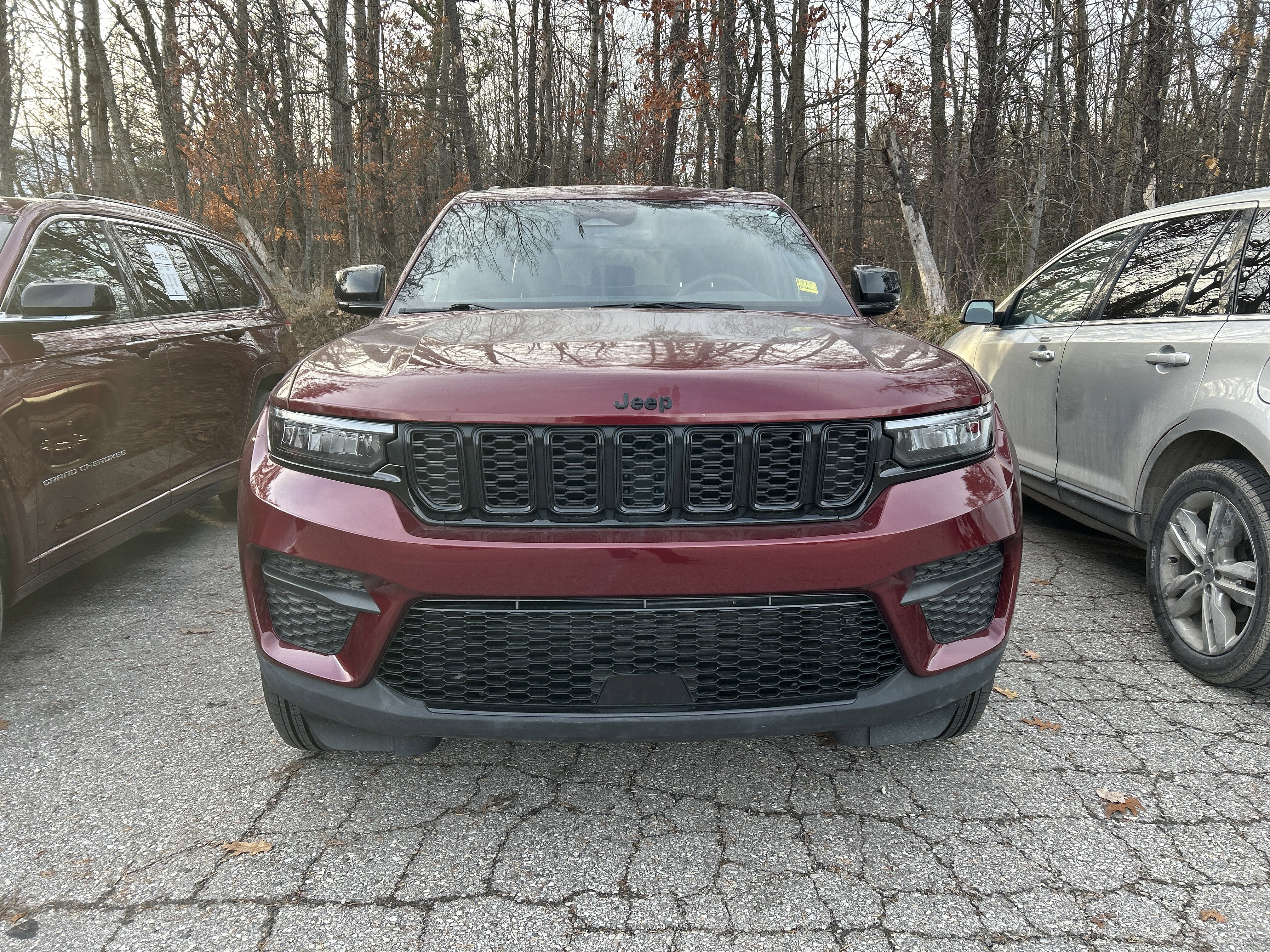 Used 2025 Jeep Grand Cherokee Altitude image 6