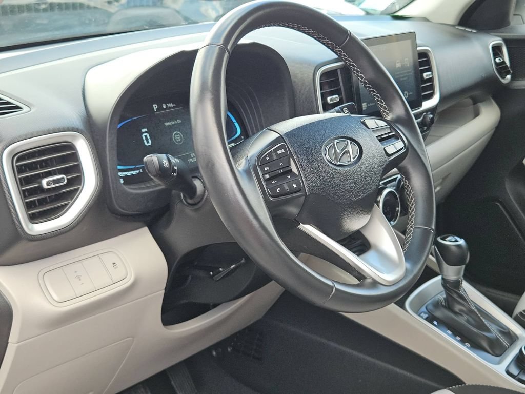 Used 2025 Hyundai Venue SEL FWD image 13