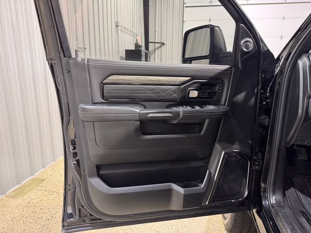 Used 2025 RAM 2500 Limited AWD/4WD image 9