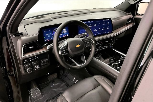 Used 2025 Chevrolet Suburban LT w/ Comfort Package AWD/4WD image 16