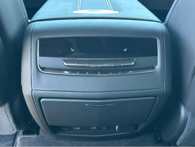 New 2026 Cadillac Escalade ESV Platinum Sport w/ LPO, ONYX Package AWD/4WD image 7