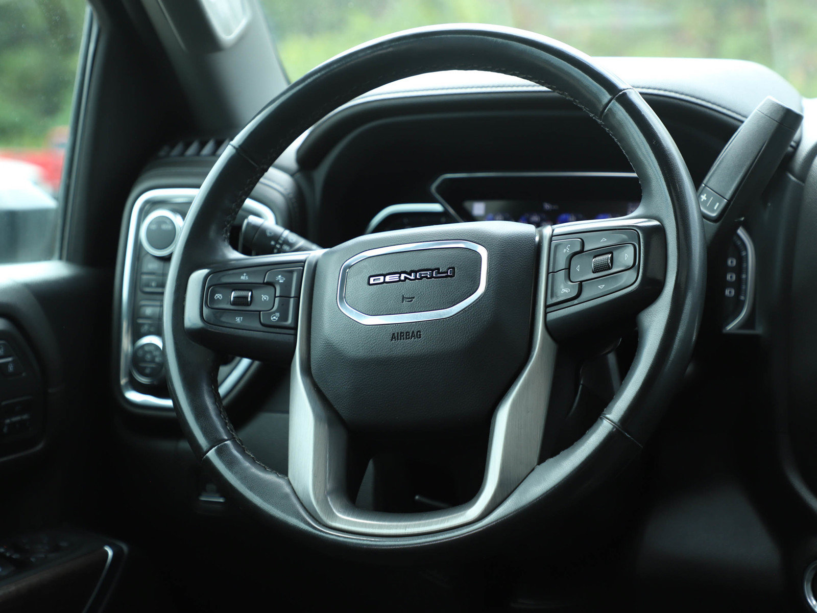 Used 2023 GMC Sierra 2500 Denali w/ Denali Black Diamond Edition AWD/4WD image 24