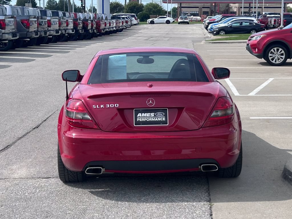 Used 2011 Mercedes-Benz SLK 300 image 7