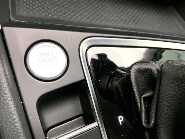 Used 2020 Volkswagen Jetta R-Line w/ R-Line Cold Weather Package image 32