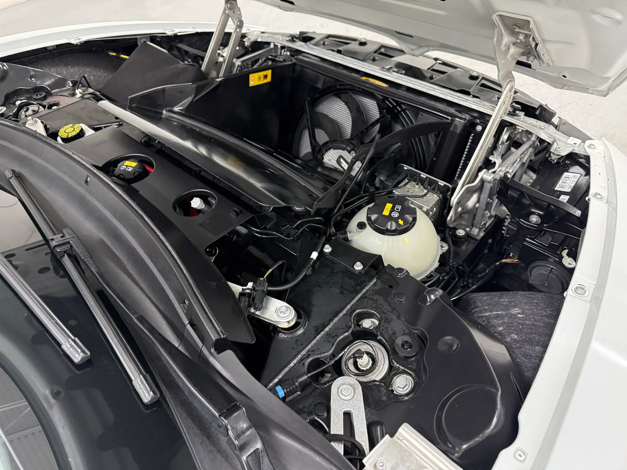 Used 2019 BMW i8 Roadster image 38