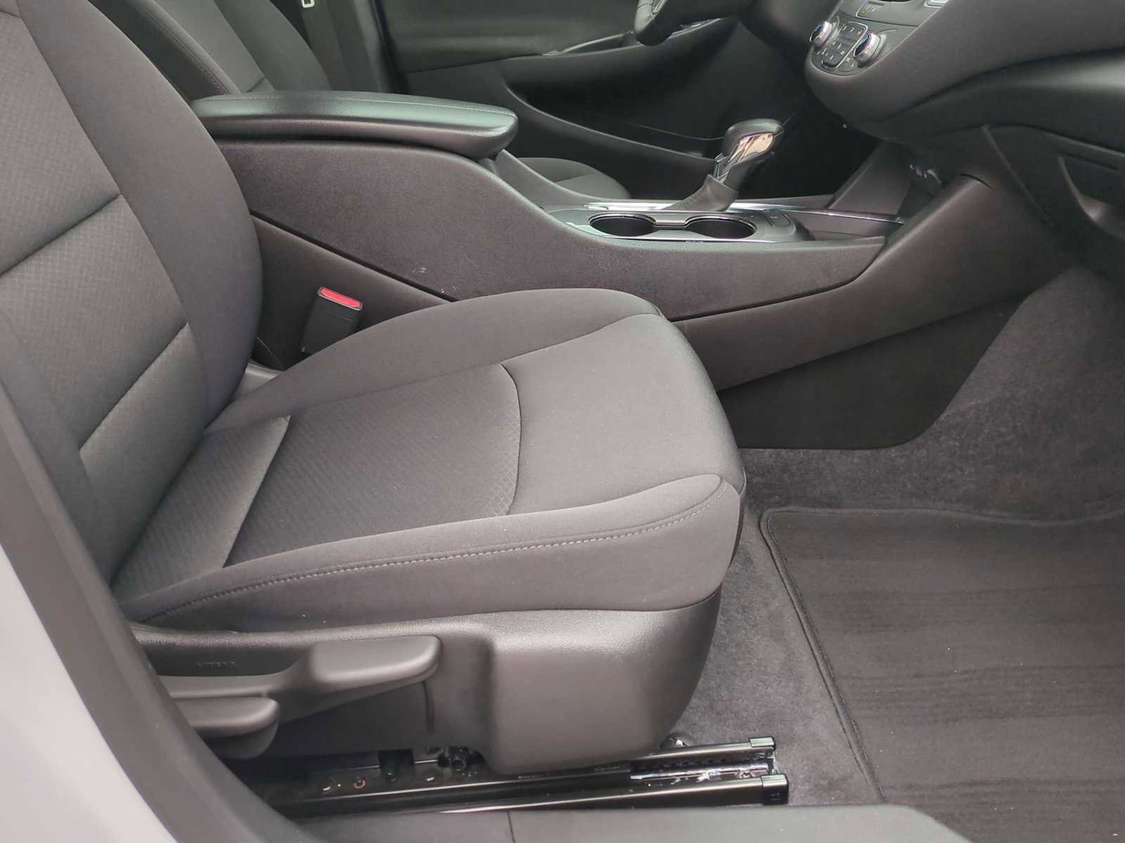 Used 2022 Chevrolet Malibu LT w/ Sport Edition image 28