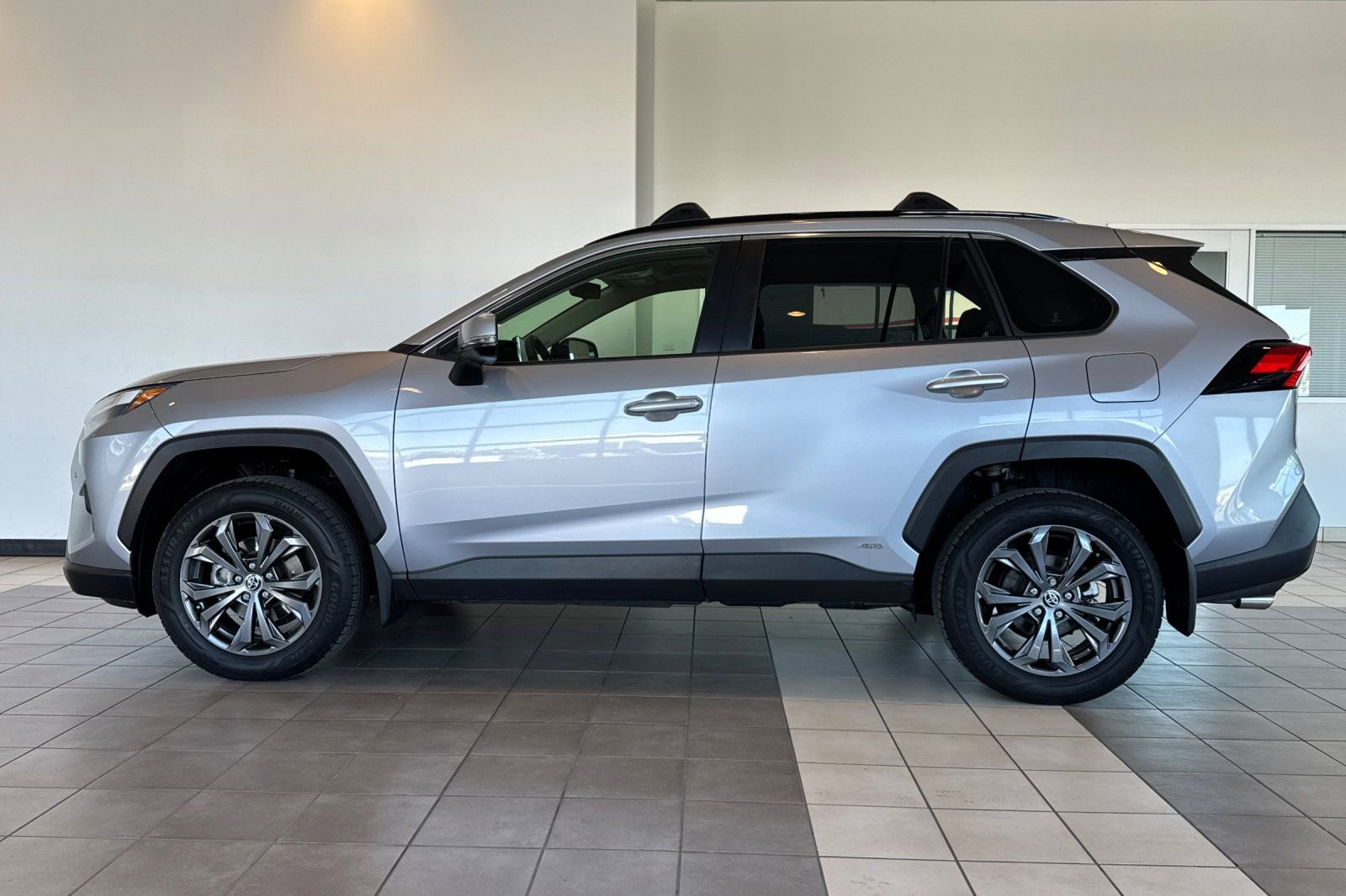 Certified 2022 Toyota RAV4 XLE Premium AWD/4WD image 7