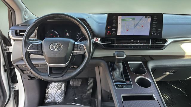 Used 2023 Toyota Sienna XLE w/ XLE Plus Package image 9
